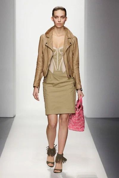 Look 13